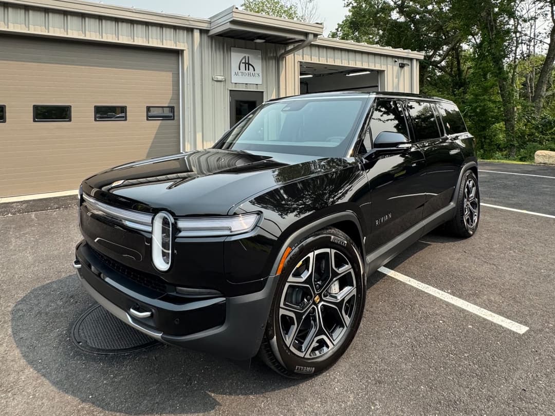 Rivian R1s